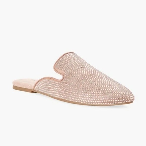 Shoes - 🥰NEW Beige Slippers